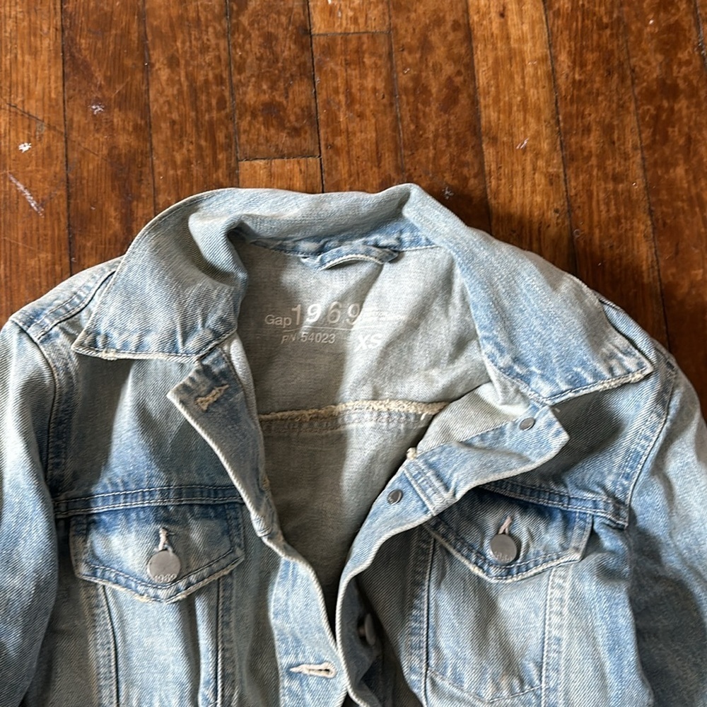 Sz XS GAP 1969 Light Wash Jean Jacket - Picture 2 of 3